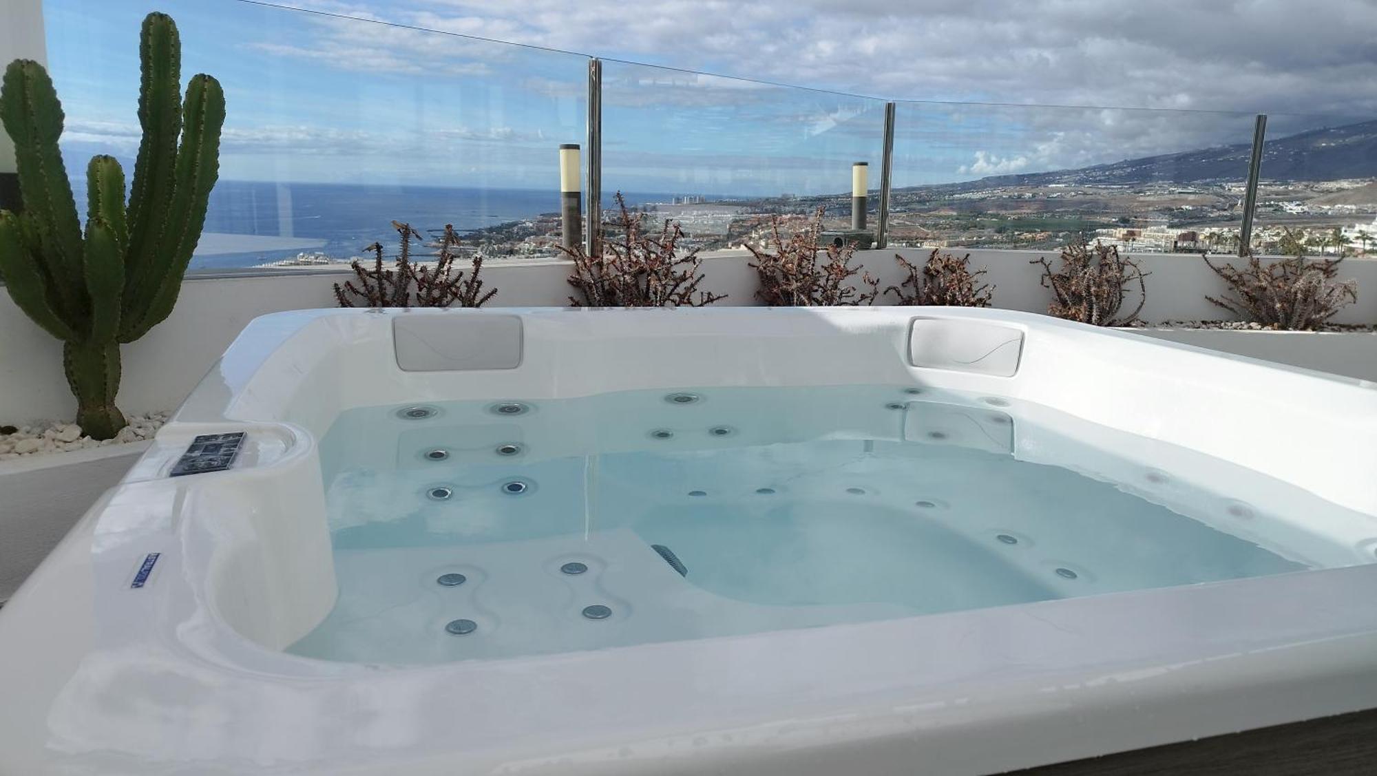 Sunset White Villa - Ocean View, Jakuzzi, Heated Pool, Air-Conditioning, Grill Playa de las Americas  Exterior photo